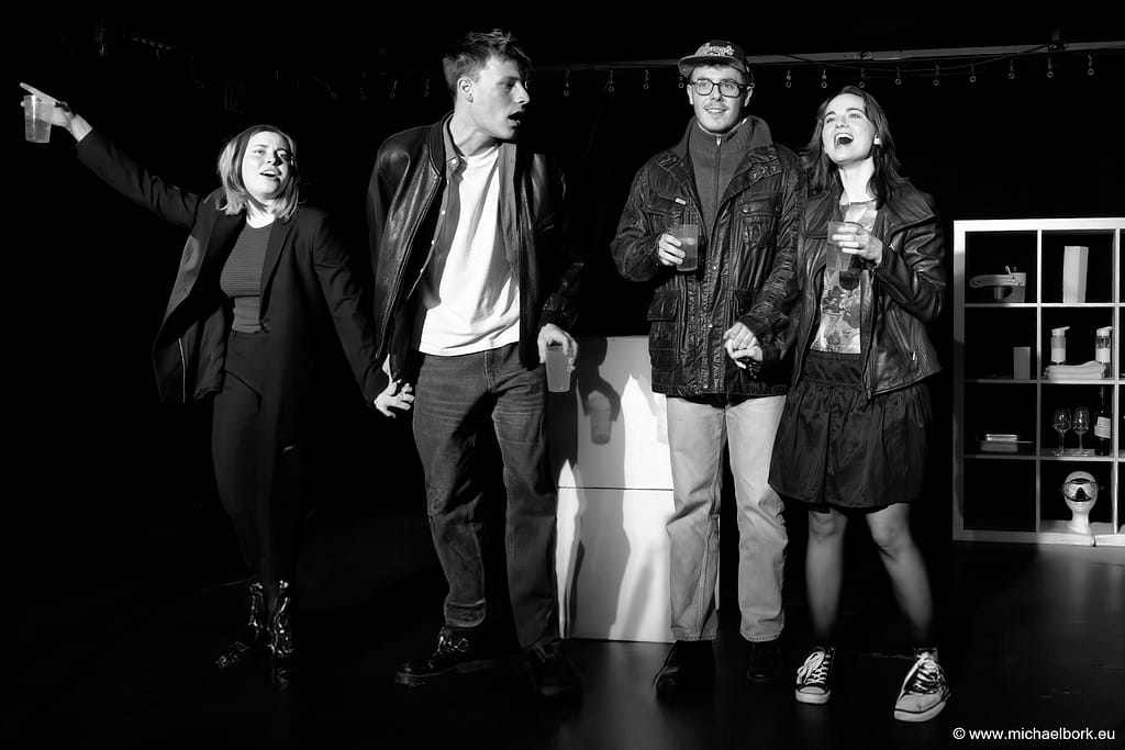 HANNAH BRAUN, OLIVER KREZDORN, ERIC HAARHAUS & SOFIA FRIEDMANN - mbv-2144-JTL-120x80